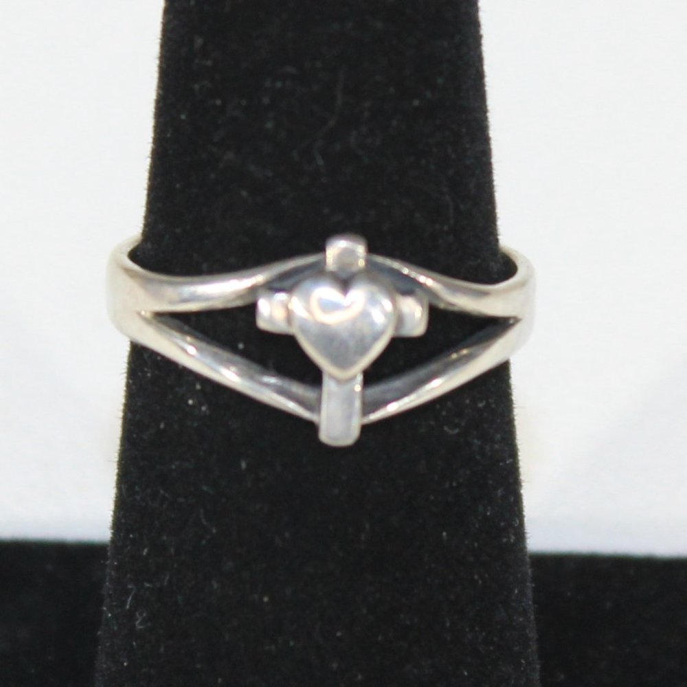 James Avery Retired Heart and Cross Ring - Picture 2 of 6